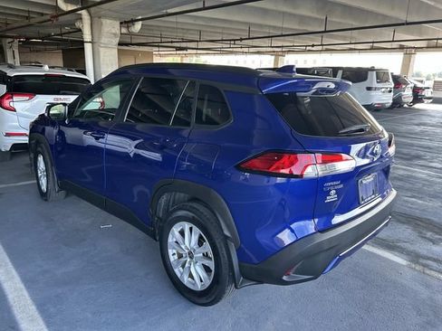 Used 2024 Toyota Corolla Cross LE w/ Moonroof Package FWD image 2