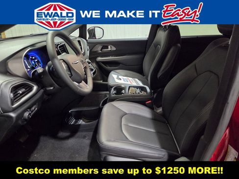 New 2026 Chrysler Pacifica Select FWD image 7
