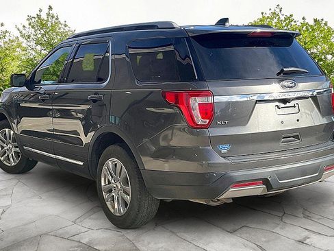 Used 2019 Ford Explorer XLT FWD image 4