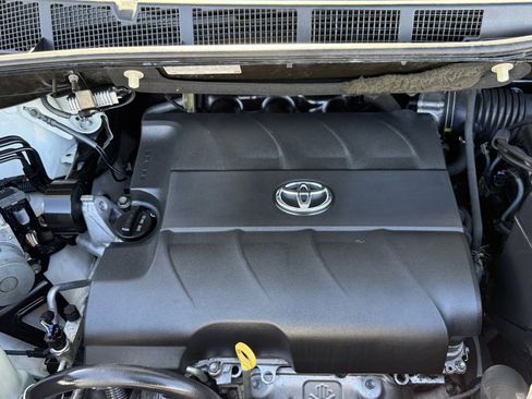 Used 2013 Toyota Sienna LE image 33