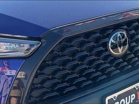 Used 2025 Toyota Corolla Cross LE FWD image 29