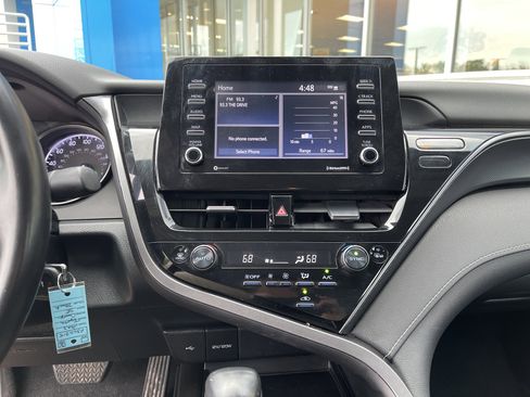 Used 2023 Toyota Camry SE image 25