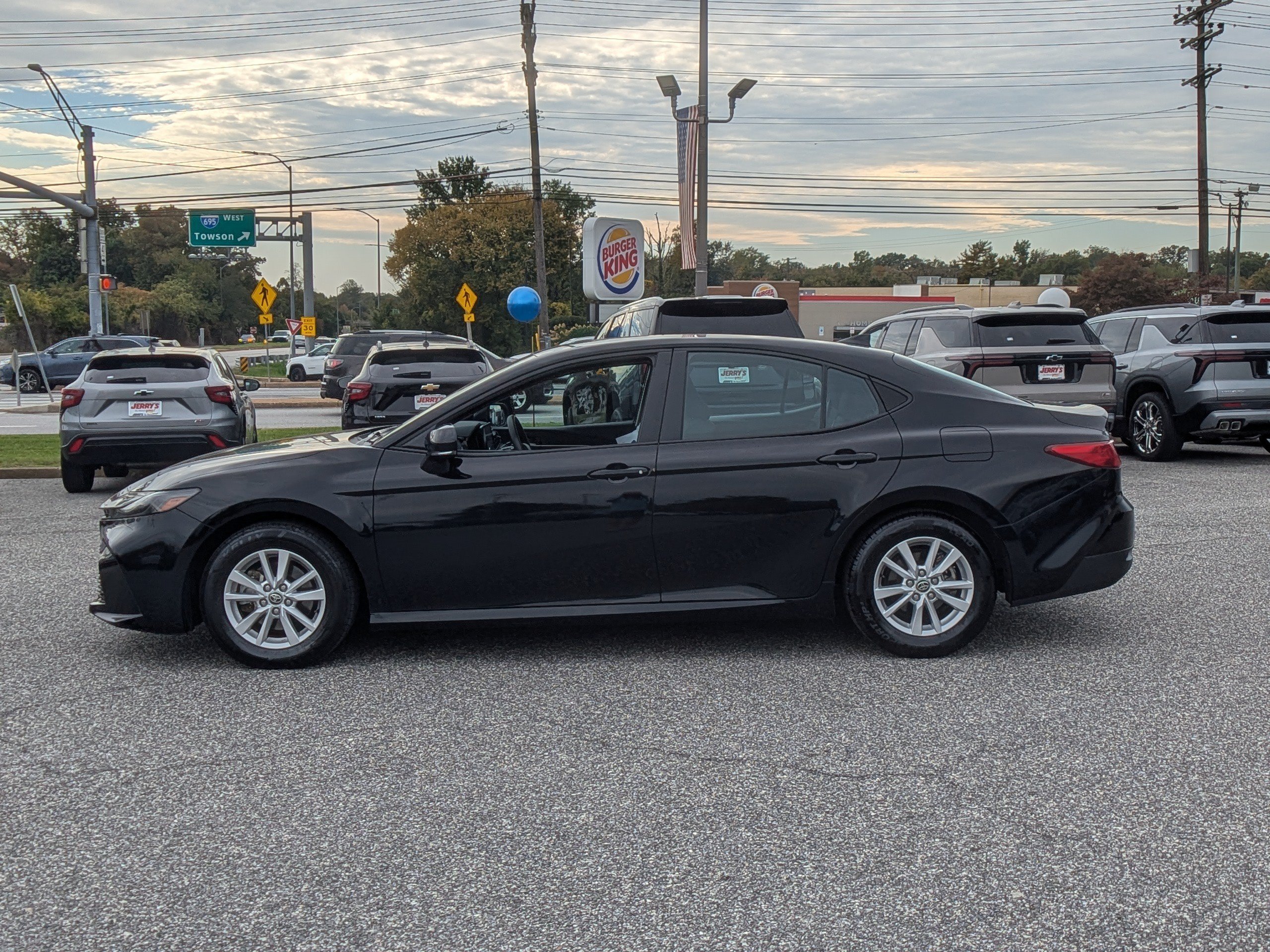 Used 2025 Toyota Camry LE FWD image 5