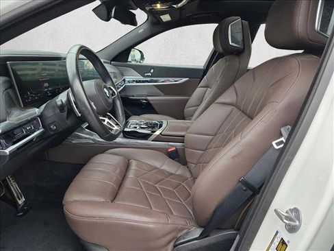 Used 2023 BMW 760i xDrive image 12