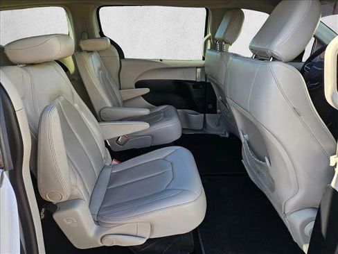 Used 2021 Chrysler Voyager Lxi FWD image 23