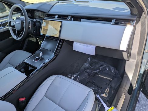 New 2026 Land Rover Range Rover Velar Dynamic SE image 26