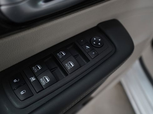 Used 2024 Chrysler Pacifica Limited image 22