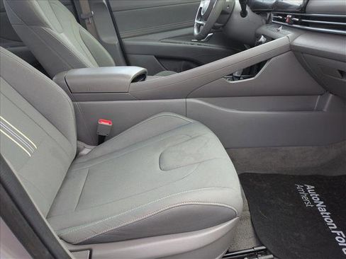 Used 2025 Hyundai Elantra SEL image 21
