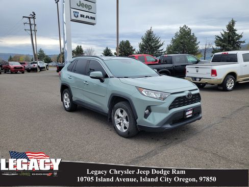 Used 2019 Toyota RAV4 XLE w/ Convenience Package image 1