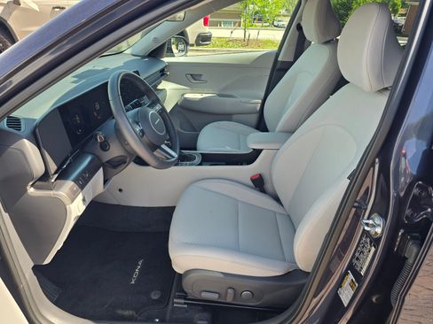 Certified 2025 Hyundai Kona SEL AWD/4WD image 12