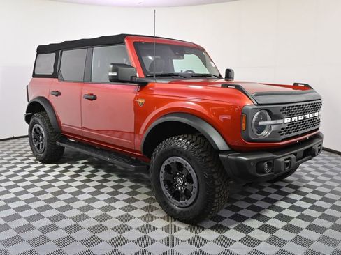 Used 2022 Ford Bronco Badlands image 8