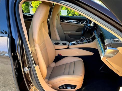Used 2018 Porsche Panamera image 8
