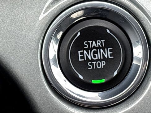 Used 2025 Chevrolet Trax LT FWD image 5