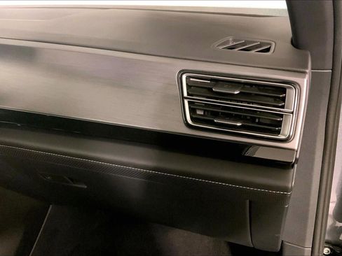 Used 2025 Volkswagen Atlas Cross Sport SE image 16