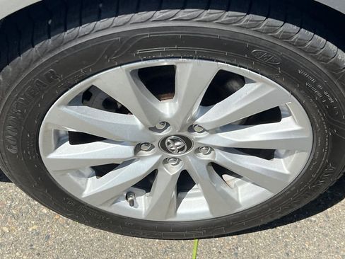 Used 2018 Toyota Camry LE image 17