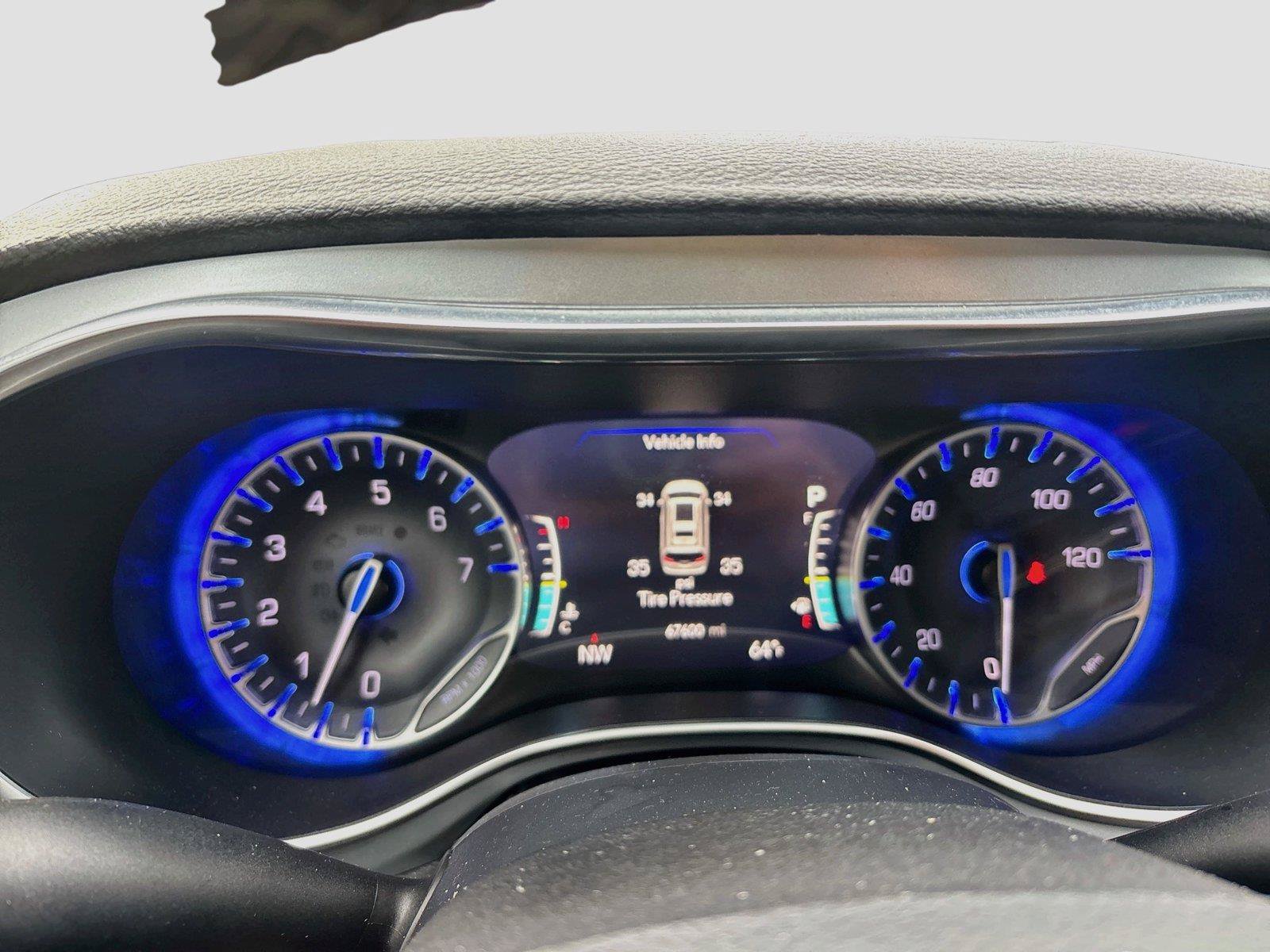 Used 2025 Chrysler Pacifica Limited FWD image 22