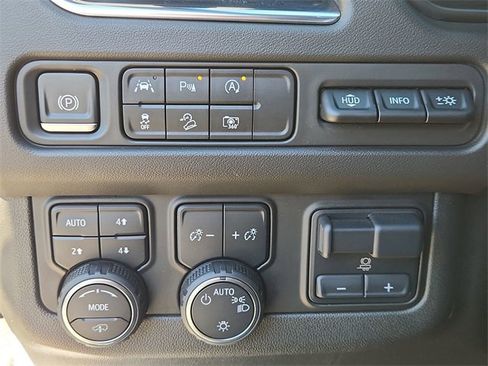 Certified 2024 Chevrolet Suburban High Country image 17