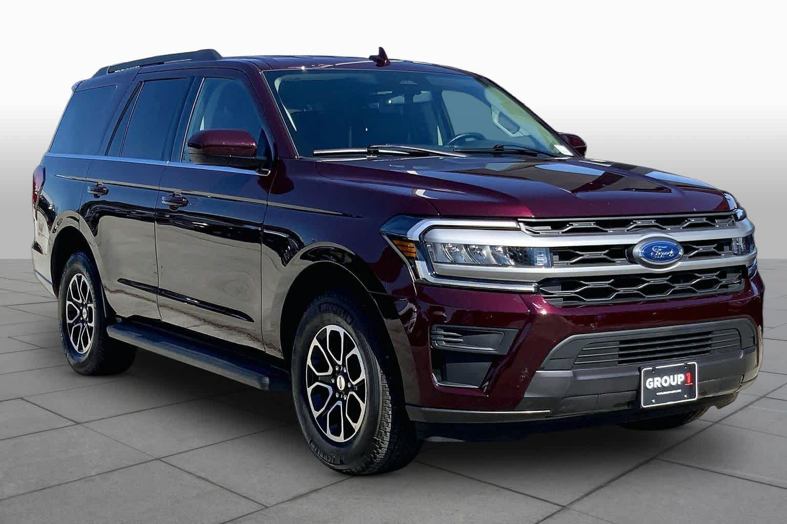 Used 2024 Ford Expedition XLT RWD image 3