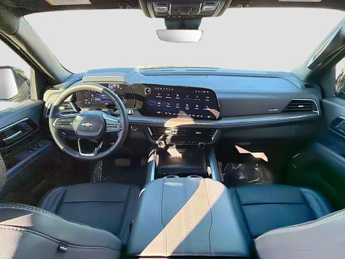 Used 2025 Chevrolet Suburban High Country image 18