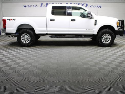 Used 2017 Ford F250 XLT AWD/4WD image 2