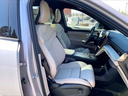 New 2026 Volvo EX90 Plus RWD image 32