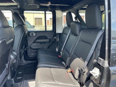 New 2025 Jeep Wrangler Unlimited Rubicon 392 image 18