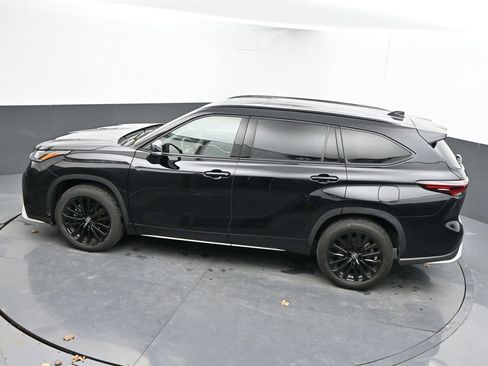 Used 2025 Toyota Highlander XSE image 19