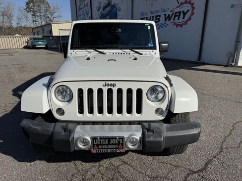 Used 2015 Jeep Wrangler Unlimited Sahara w/ Connectivity Group image 13