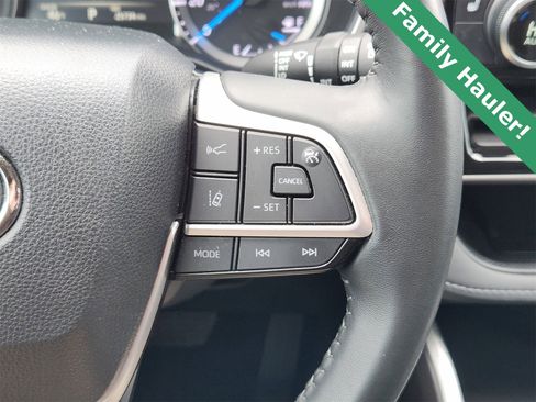 Used 2024 Toyota Highlander XLE image 30