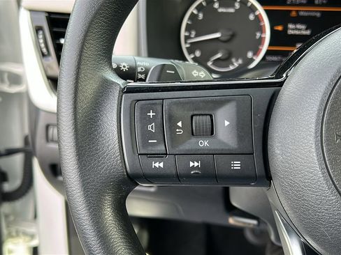 Used 2022 Nissan Rogue SV image 14