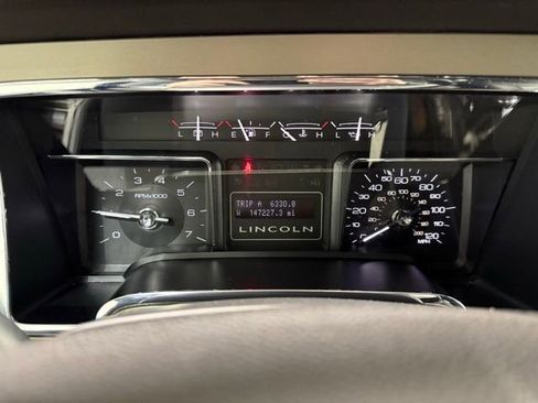 Used 2014 Lincoln Navigator 4WD image 15