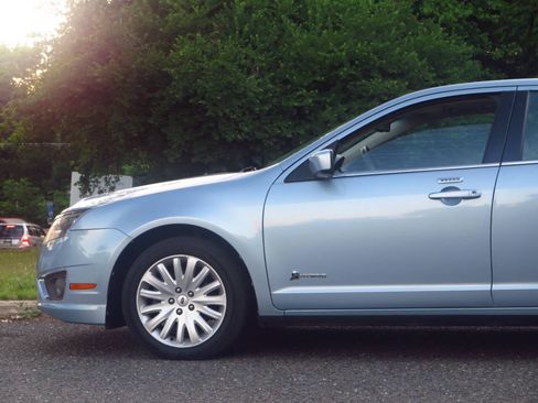 Used 2010 Ford Fusion Hybrid FWD image 25