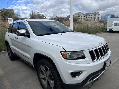 Used 2015 Jeep Grand Cherokee Limited w/ Luxury Group II image 2