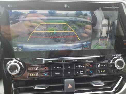 Used 2022 Toyota Highlander Platinum FWD image 28