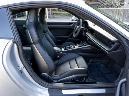 Used 2025 Porsche 911 Carrera image 47