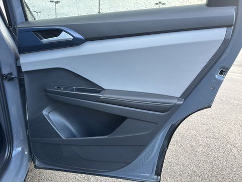 Used 2024 Volkswagen Taos SE w/ Panoramic Sunroof Package image 20