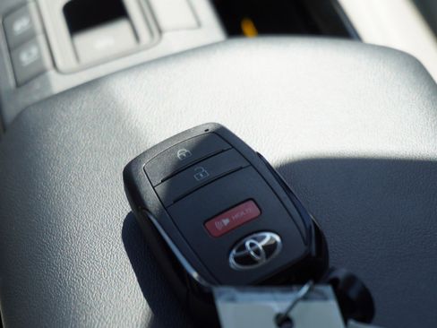 New 2026 Toyota Prius XLE image 18