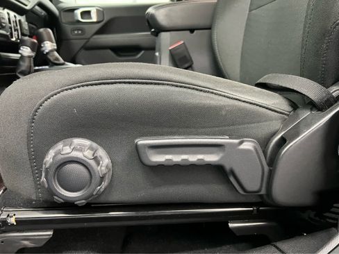 Used 2022 Jeep Wrangler Unlimited Sahara w/ Cold Weather Group image 16