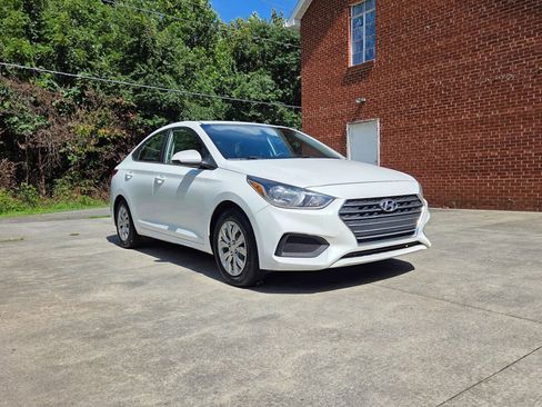 Used 2021 Hyundai Accent SE FWD image 3