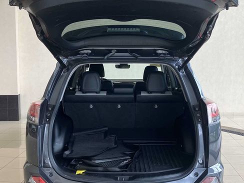 Used 2018 Toyota RAV4 Limited AWD/4WD image 5