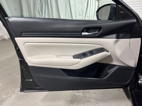 Used 2024 Nissan Altima 2.5 SV FWD image 22