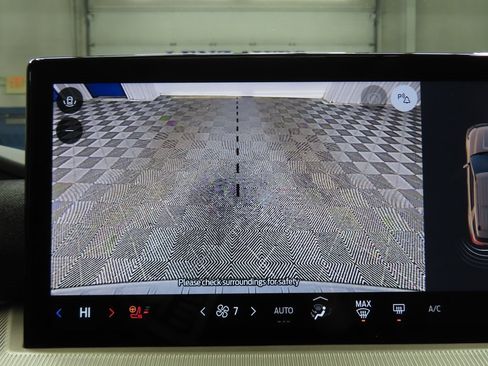 Used 2025 Ford Explorer Active w/ Active Comfort Package image 14