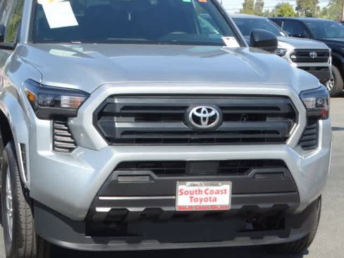 Used 2025 Toyota Tacoma SR image 4