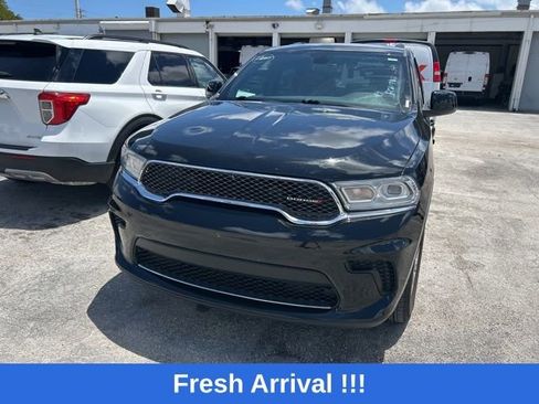 Used 2023 Dodge Durango SXT AWD/4WD image 3