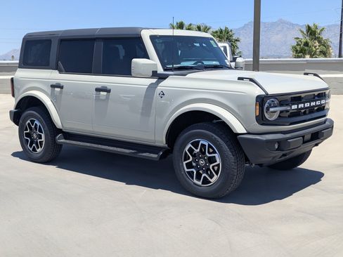 New 2026 Ford Bronco Outer Banks AWD/4WD image 1