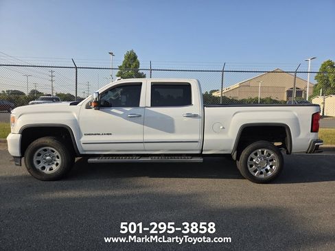 Used 2015 GMC Sierra 2500 Denali w/ Duramax Plus Package AWD/4WD image 8