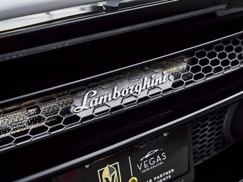 Used 2020 Lamborghini Huracan EVO image 11