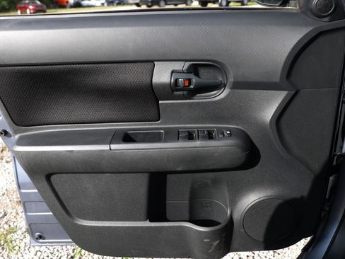 Used 2009 Scion xB FWD image 32