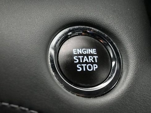 Used 2023 Toyota Highlander XLE FWD image 22