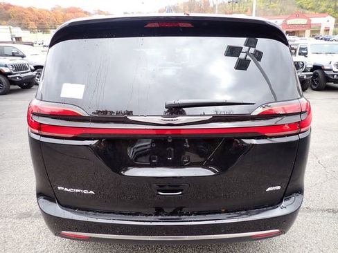 New 2026 Chrysler Pacifica Pinnacle image 4